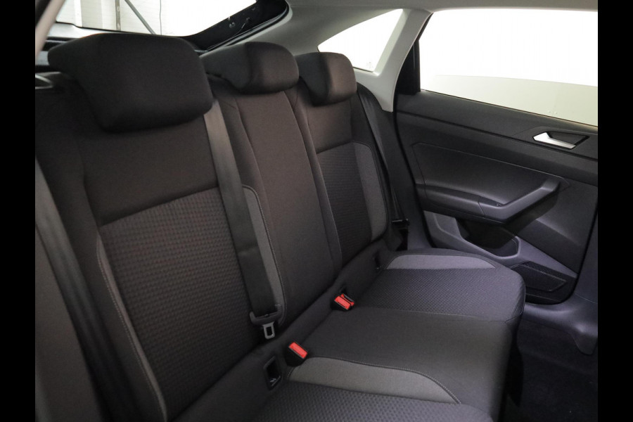 Volkswagen Taigo Life Edition 1.0 TSI 95 PK 5 versn. Hand | Climatronic | Trekhaak | Stoelverwarming | Camera |