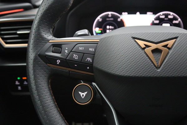 CUPRA Formentor 1.4 e-Hybrid 245 PK VZ Copper Edition PHEV, Panoramadak, Leder, Stuur-Startknop, 360 Camera, Winterpakket