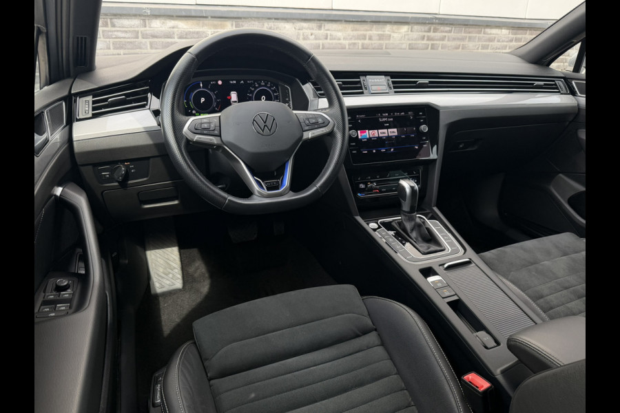 Volkswagen Passat Variant 1.4 TSI PHEV GTE Business | Pano | Elek. Trekhaak | Carplay | LED | Camera | Navi | Alcantara