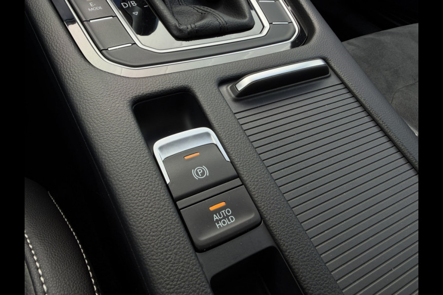 Volkswagen Passat Variant 1.4 TSI PHEV GTE Business | Pano | Elek. Trekhaak | Carplay | LED | Camera | Navi | Alcantara
