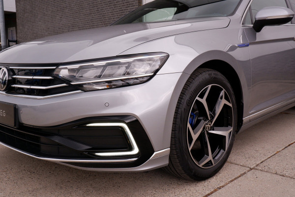 Volkswagen Passat Variant 1.4 TSI PHEV GTE Business | Pano | Elek. Trekhaak | Carplay | LED | Camera | Navi | Alcantara