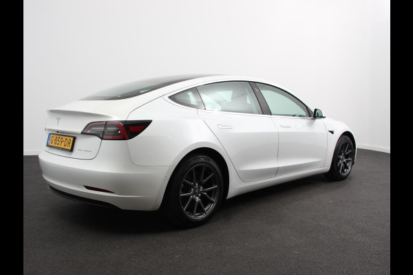 Tesla Model 3 Long Range AWD 75 kWh Navigatie Panorama dak 360 camera Parkeersensoren Stoelverwarming 19" lichtmetalen velgen Ledverlichting Leder Climate Control