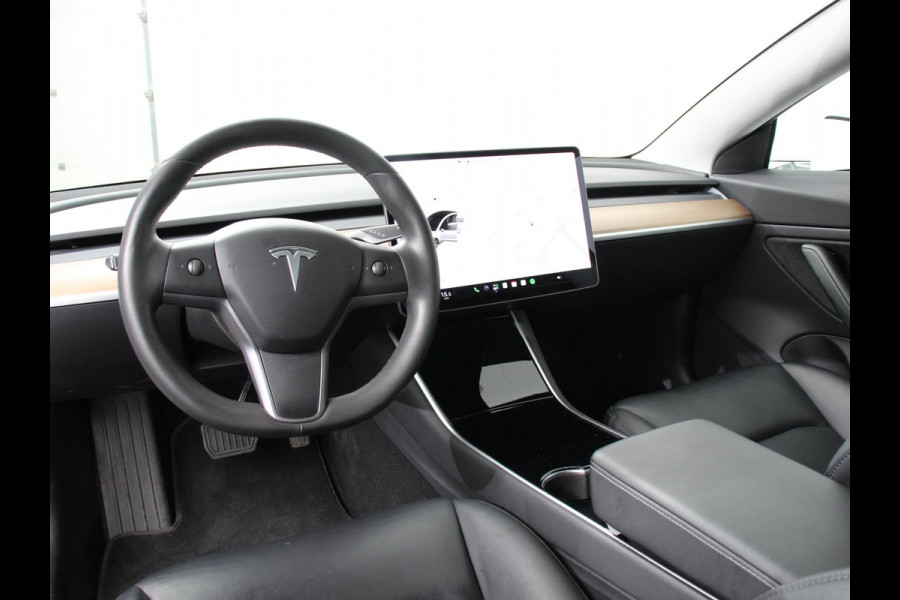 Tesla Model 3 Long Range AWD 75 kWh Navigatie Panorama dak 360 camera Parkeersensoren Stoelverwarming 19" lichtmetalen velgen Ledverlichting Leder Climate Control