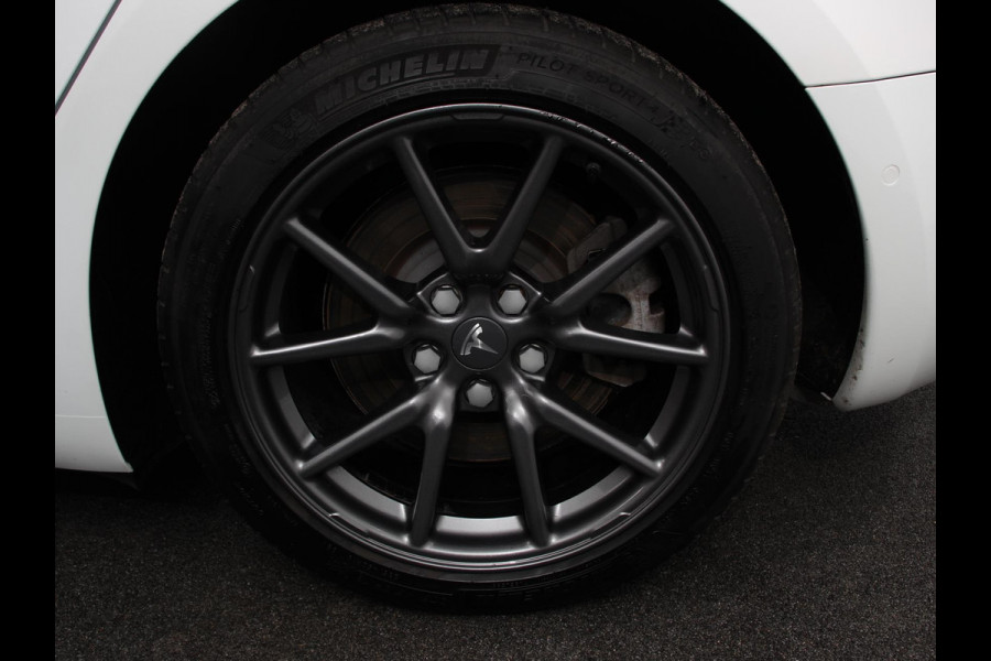 Tesla Model 3 Long Range AWD 75 kWh Navigatie Panorama dak 360 camera Parkeersensoren Stoelverwarming 19" lichtmetalen velgen Ledverlichting Leder Climate Control
