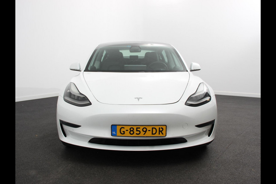 Tesla Model 3 Long Range AWD 75 kWh Navigatie Panorama dak 360 camera Parkeersensoren Stoelverwarming 19" lichtmetalen velgen Ledverlichting Leder Climate Control