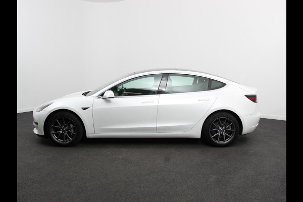 Tesla Model 3 Long Range AWD 75 kWh Navigatie Panorama dak 360 camera Parkeersensoren Stoelverwarming 19" lichtmetalen velgen Ledverlichting Leder Climate Control