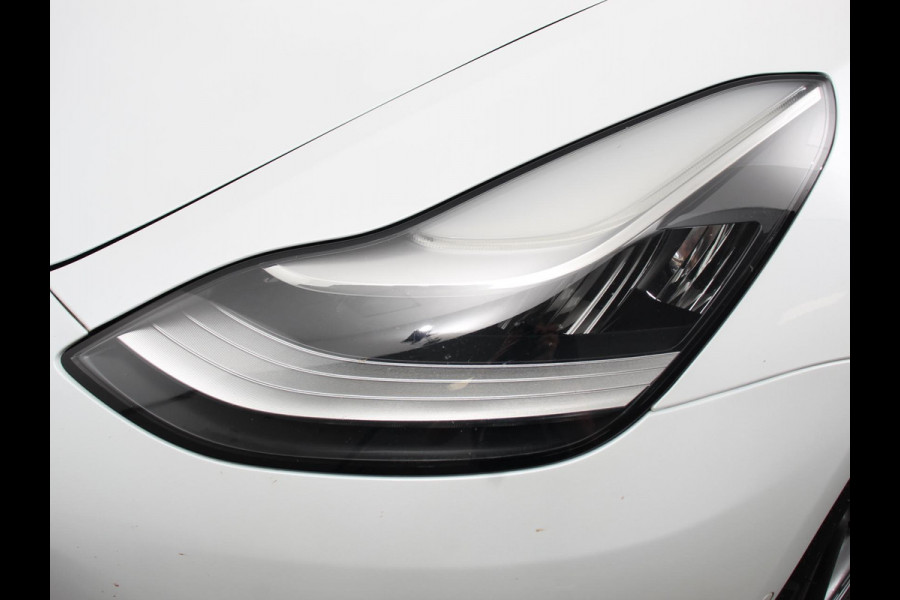 Tesla Model 3 Long Range AWD 75 kWh Navigatie Panorama dak 360 camera Parkeersensoren Stoelverwarming 19" lichtmetalen velgen Ledverlichting Leder Climate Control