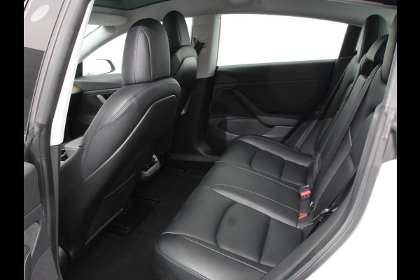 Tesla Model 3 Long Range AWD 75 kWh Navigatie Panorama dak 360 camera Parkeersensoren Stoelverwarming 19" lichtmetalen velgen Ledverlichting Leder Climate Control