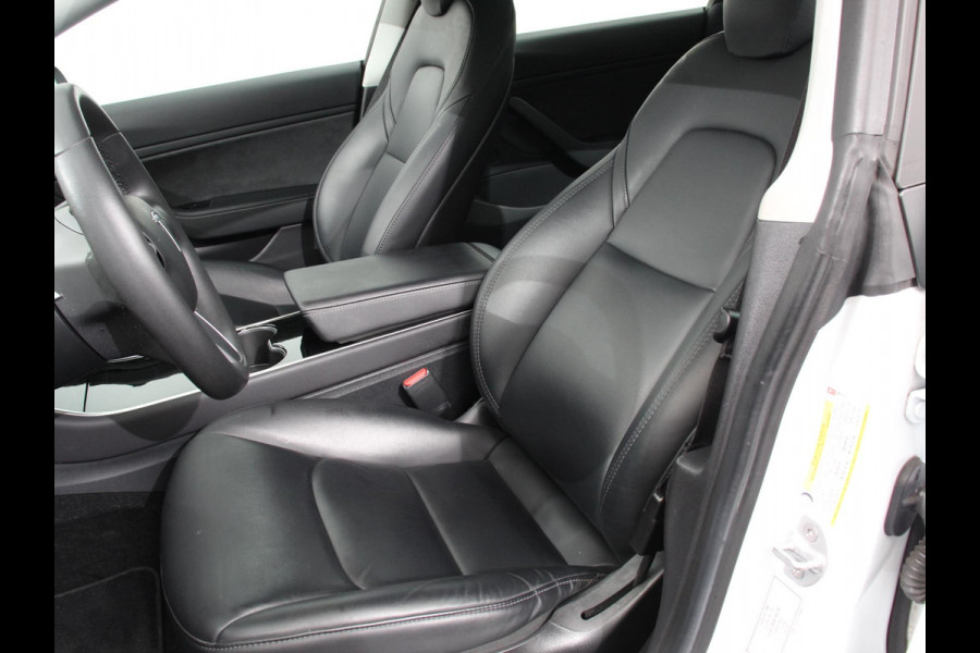 Tesla Model 3 Long Range AWD 75 kWh Navigatie Panorama dak 360 camera Parkeersensoren Stoelverwarming 19" lichtmetalen velgen Ledverlichting Leder Climate Control