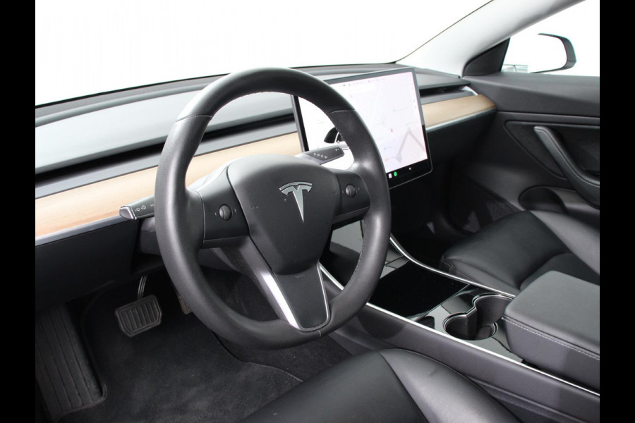 Tesla Model 3 Long Range AWD 75 kWh Navigatie Panorama dak 360 camera Parkeersensoren Stoelverwarming 19" lichtmetalen velgen Ledverlichting Leder Climate Control