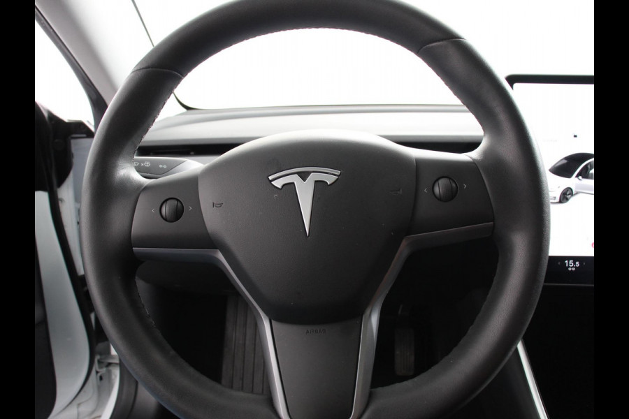 Tesla Model 3 Long Range AWD 75 kWh Navigatie Panorama dak 360 camera Parkeersensoren Stoelverwarming 19" lichtmetalen velgen Ledverlichting Leder Climate Control