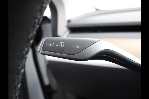 Tesla Model 3 Long Range AWD 75 kWh Navigatie Panorama dak 360 camera Parkeersensoren Stoelverwarming 19" lichtmetalen velgen Ledverlichting Leder Climate Control