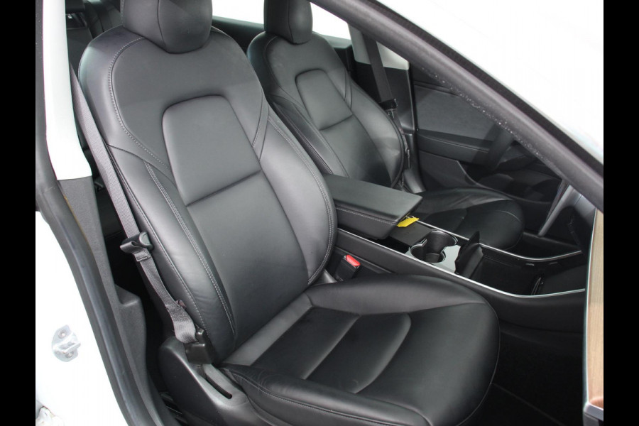 Tesla Model 3 Long Range AWD 75 kWh Navigatie Panorama dak 360 camera Parkeersensoren Stoelverwarming 19" lichtmetalen velgen Ledverlichting Leder Climate Control