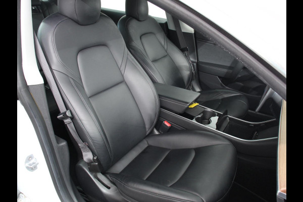 Tesla Model 3 Long Range AWD 75 kWh Navigatie Panorama dak 360 camera Parkeersensoren Stoelverwarming 19" lichtmetalen velgen Ledverlichting Leder Climate Control