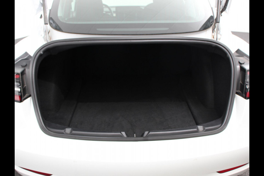 Tesla Model 3 Long Range AWD 75 kWh Navigatie Panorama dak 360 camera Parkeersensoren Stoelverwarming 19" lichtmetalen velgen Ledverlichting Leder Climate Control
