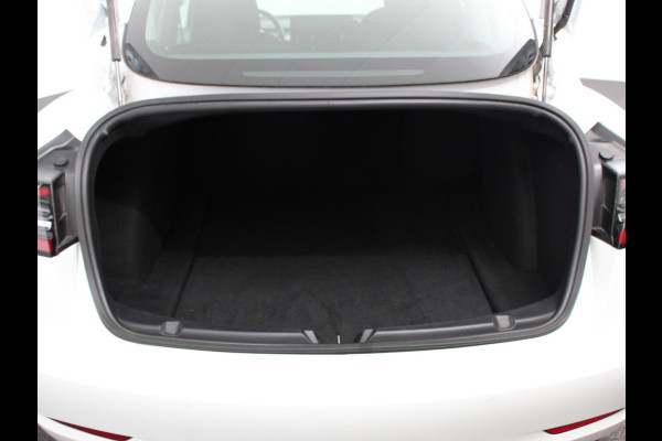 Tesla Model 3 Long Range AWD 75 kWh Navigatie Panorama dak 360 camera Parkeersensoren Stoelverwarming 19" lichtmetalen velgen Ledverlichting Leder Climate Control
