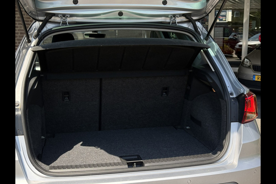 Seat Arona 1.0 TSI Style Business Intense | Navi, Carplay/Android, Trekhaak, Climate, PDC, Cruise, El. Spiegels/Ramen |