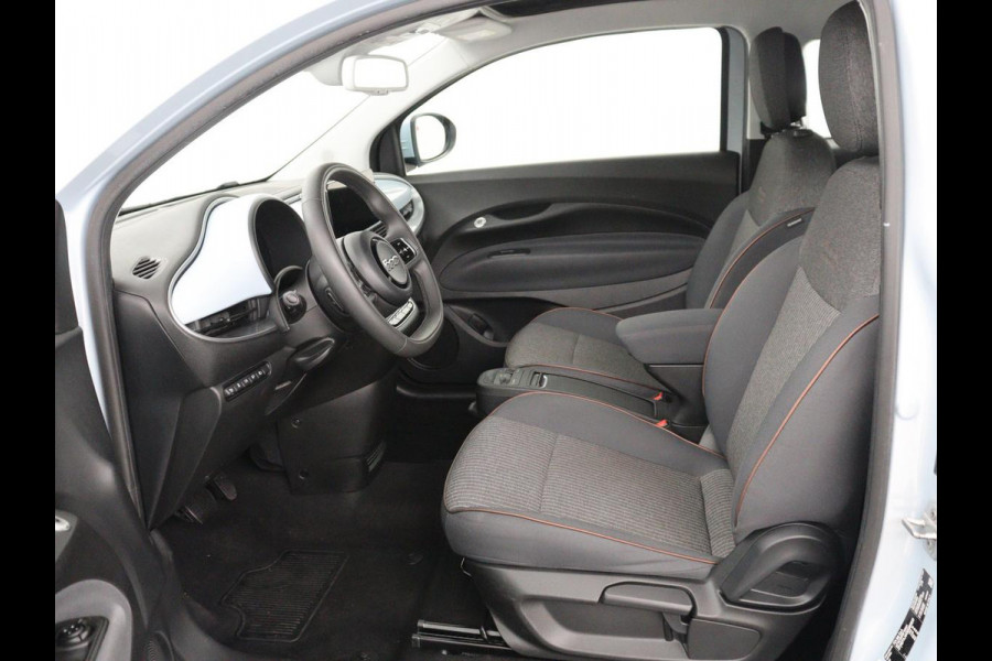 Fiat 500 Cabrio Icon 42 kWh | SOH 90,5 | 3 Fase | Adaptive cruise | Camera | Carplay | DAB | Climate control | Stoelverwarming | Navi. Full map |