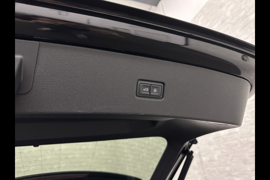 Audi Q8 60e 462PK Competition Plus | #RS-Seats | Carbon | B&O | 360 Camera | ACC | Panorama | Valcona Leder | 23" Audi Sport | Luchtvering | Keyless-Entry | Tour-Pakket | Lane & Side assist | Bovag Garantie.