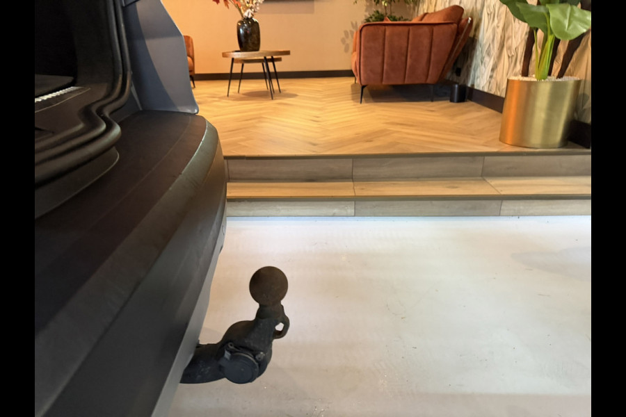 Renault Espace 1.8 TCe Initiale Paris 7P.|Trekhaak|Pano|Head-Up|Adaptieve Cruise|Camera|Lane Assist|Leder|Rijklaar