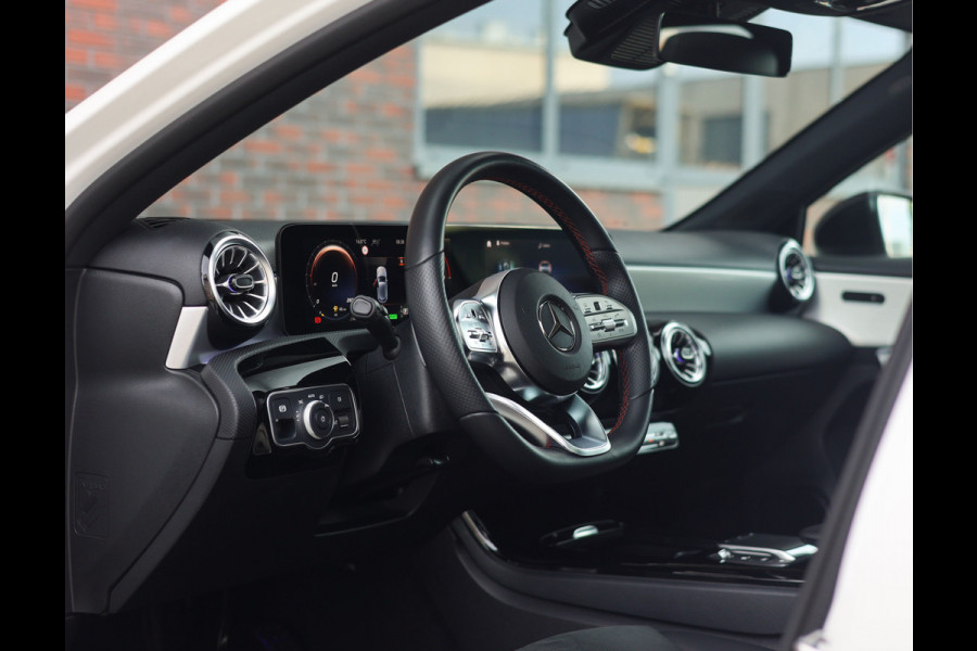 Mercedes-Benz A-Klasse 250 e AMG Line | Pano - Camera - ACC