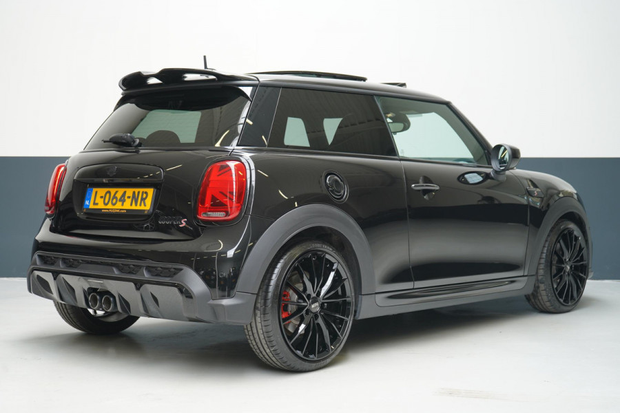 MINI John Cooper Works 2.0 S | Panoramadak | Carplay | Head-Up | H/K Sound | Black pack | Stoelverwarming