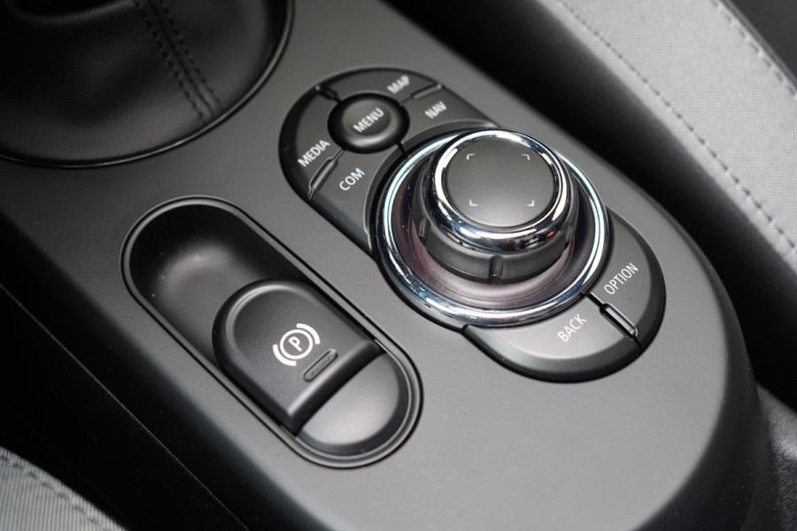 MINI John Cooper Works 2.0 S | Panoramadak | Carplay | Head-Up | H/K Sound | Black pack | Stoelverwarming