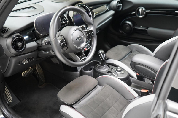 MINI John Cooper Works 2.0 S | Panoramadak | Carplay | Head-Up | H/K Sound | Black pack | Stoelverwarming