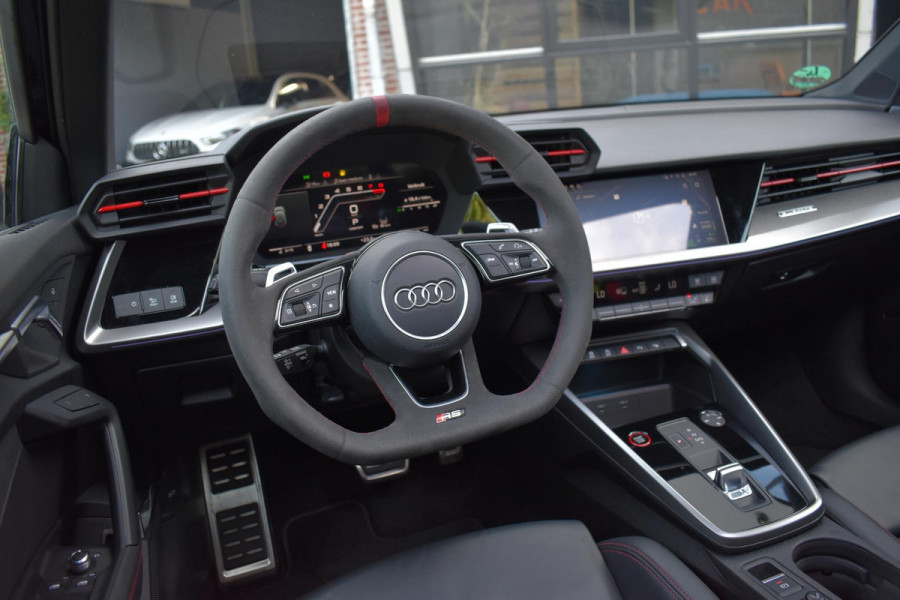 Audi A3 Sportback 2.5 TFSI RS 3 quattro HUD Pano Massage Keyless B&O Lane