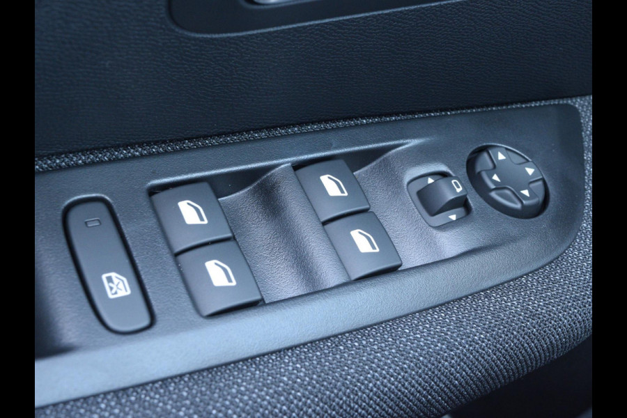 Peugeot 208 1.2 Hybrid 110 e-DCS6 Style | AIRCO | CRUISE CONTROL | APPLE CARPLAY | PARKEERSENSOREN |