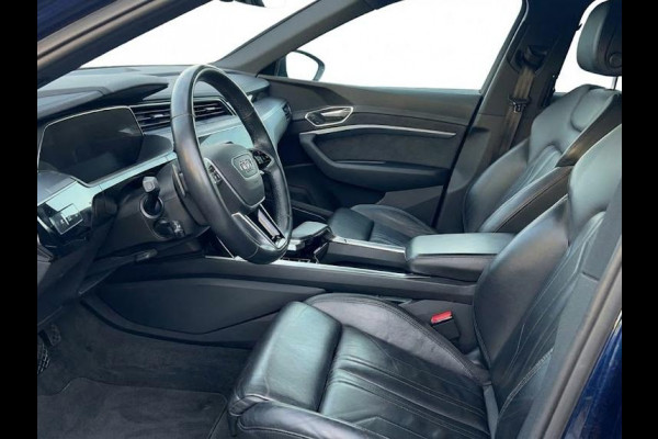 Audi e-tron 50 quattro S edition 71 kWh 313pk | Panoramadak | Adaptieve cruise controle | Lederen bekleding | Elektrisch verstelbare voorstoelen met geheugen | Head Up Display | Trekhaak