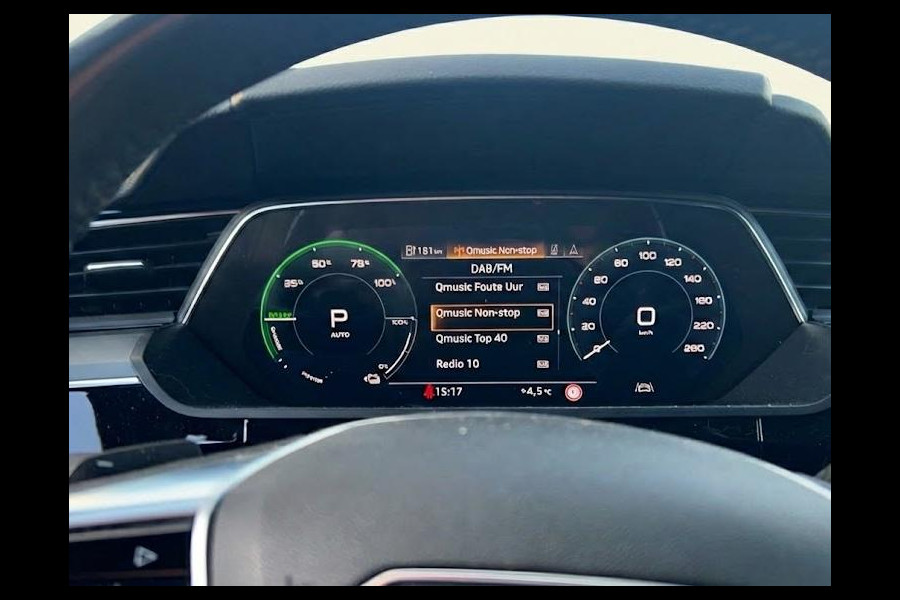 Audi e-tron 50 quattro S edition 71 kWh 313pk | Panoramadak | Adaptieve cruise controle | Lederen bekleding | Elektrisch verstelbare voorstoelen met geheugen | Head Up Display | Trekhaak