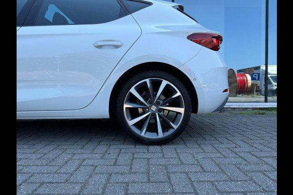 Seat Leon 1.5 eTSI FR Launch Edition - Pano/schuifdak - Navi - Climate - LED - Org.NL