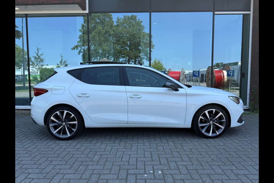 Seat Leon 1.5 eTSI FR Launch Edition - Pano/schuifdak - Navi - Climate - LED - Org.NL