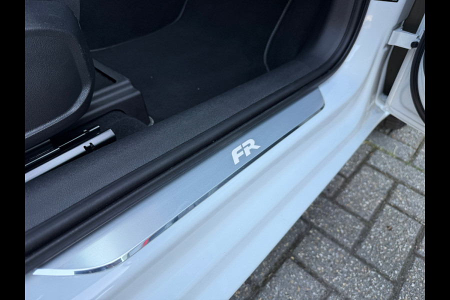 Seat Leon 1.5 eTSI FR Launch Edition - Pano/schuifdak - Navi - Climate - LED - Org.NL