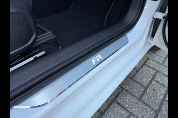 Seat Leon 1.5 eTSI FR Launch Edition - Pano/schuifdak - Navi - Climate - LED - Org.NL
