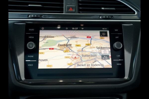 Volkswagen Tiguan 1.4 TSI ACT Highline Business R | Pano | Trekhaak wegkl. | Elk. A-klep | Side Assist | Camera | Prijs Rijklaar!!