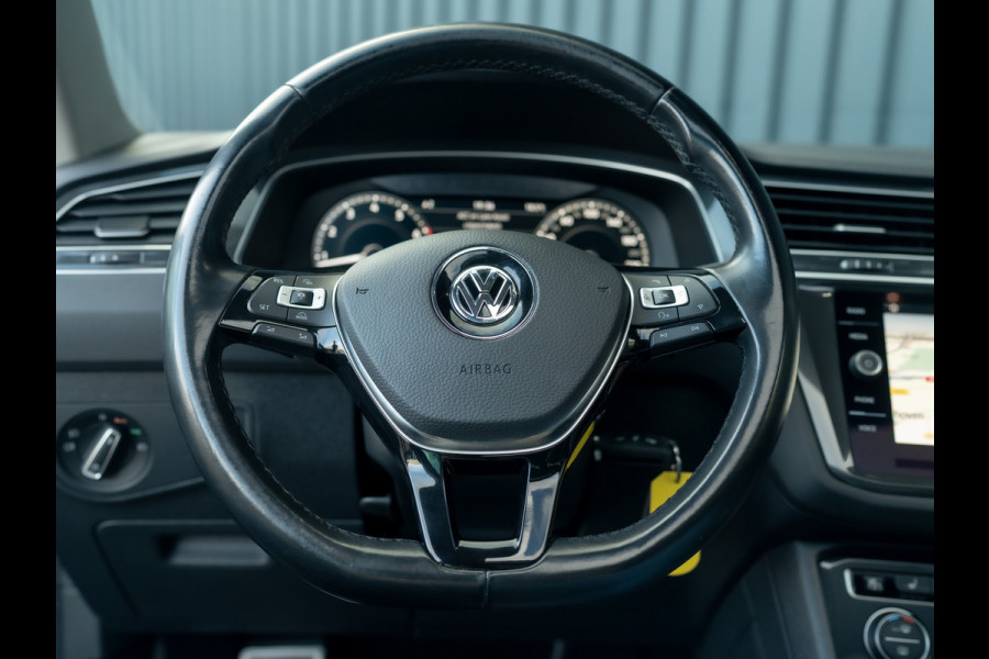 Volkswagen Tiguan 1.4 TSI ACT Highline Business R | Pano | Trekhaak wegkl. | Elk. A-klep | Side Assist | Camera | Prijs Rijklaar!!