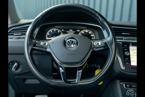 Volkswagen Tiguan 1.4 TSI ACT Highline Business R | Pano | Trekhaak wegkl. | Elk. A-klep | Side Assist | Camera | Prijs Rijklaar!!