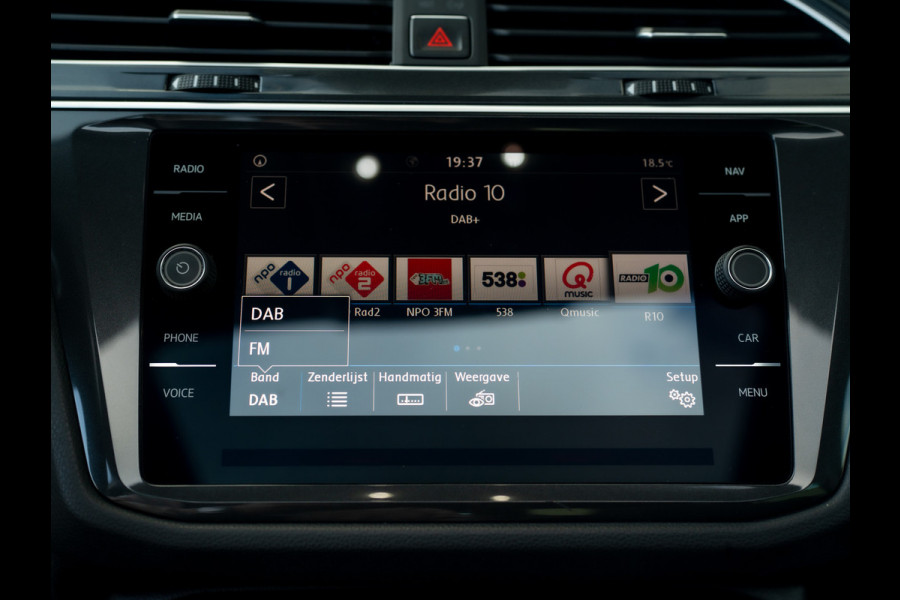 Volkswagen Tiguan 1.4 TSI ACT Highline Business R | Pano | Trekhaak wegkl. | Elk. A-klep | Side Assist | Camera | Prijs Rijklaar!!