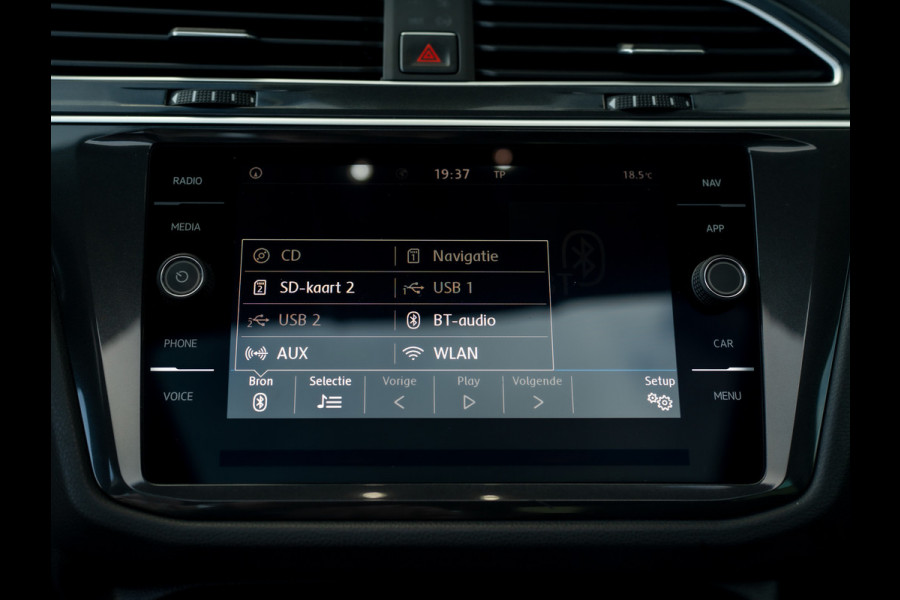 Volkswagen Tiguan 1.4 TSI ACT Highline Business R | Pano | Trekhaak wegkl. | Elk. A-klep | Side Assist | Camera | Prijs Rijklaar!!