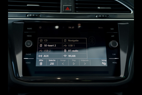 Volkswagen Tiguan 1.4 TSI ACT Highline Business R | Pano | Trekhaak wegkl. | Elk. A-klep | Side Assist | Camera | Prijs Rijklaar!!