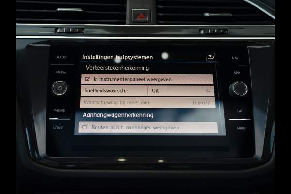 Volkswagen Tiguan 1.4 TSI ACT Highline Business R | Pano | Trekhaak wegkl. | Elk. A-klep | Side Assist | Camera | Prijs Rijklaar!!