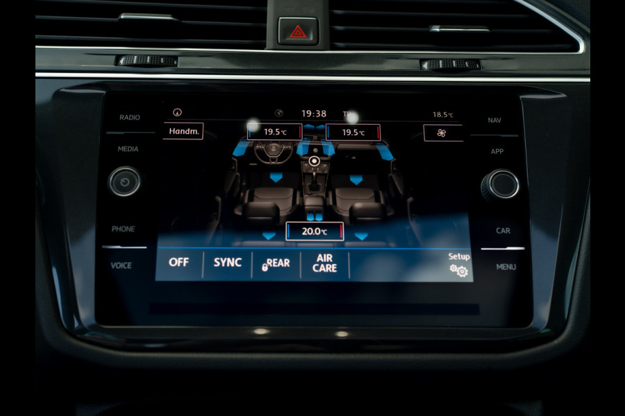 Volkswagen Tiguan 1.4 TSI ACT Highline Business R | Pano | Trekhaak wegkl. | Elk. A-klep | Side Assist | Camera | Prijs Rijklaar!!