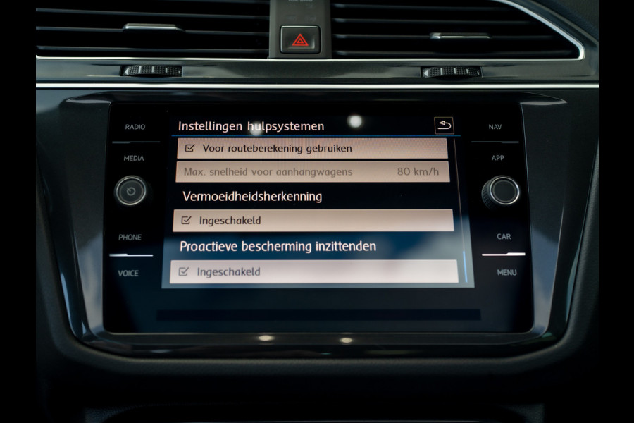 Volkswagen Tiguan 1.4 TSI ACT Highline Business R | Pano | Trekhaak wegkl. | Elk. A-klep | Side Assist | Camera | Prijs Rijklaar!!