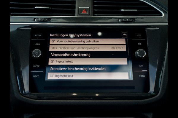 Volkswagen Tiguan 1.4 TSI ACT Highline Business R | Pano | Trekhaak wegkl. | Elk. A-klep | Side Assist | Camera | Prijs Rijklaar!!