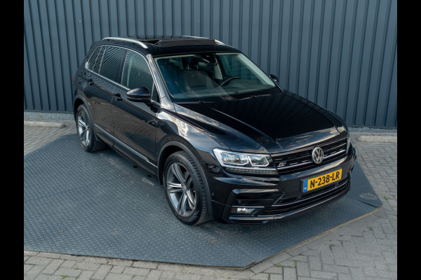 Volkswagen Tiguan 1.4 TSI ACT Highline Business R | Pano | Trekhaak wegkl. | Elk. A-klep | Side Assist | Camera | Prijs Rijklaar!!