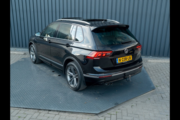 Volkswagen Tiguan 1.4 TSI ACT Highline Business R | Pano | Trekhaak wegkl. | Elk. A-klep | Side Assist | Camera | Prijs Rijklaar!!