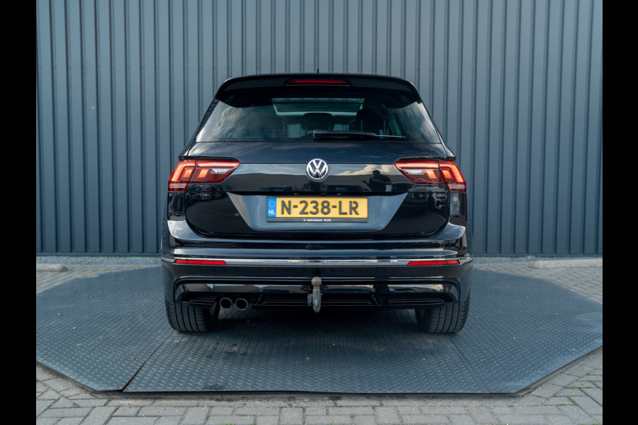 Volkswagen Tiguan 1.4 TSI ACT Highline Business R | Pano | Trekhaak wegkl. | Elk. A-klep | Side Assist | Camera | Prijs Rijklaar!!