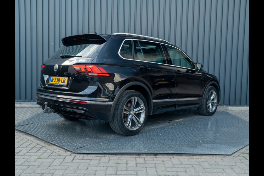 Volkswagen Tiguan 1.4 TSI ACT Highline Business R | Pano | Trekhaak wegkl. | Elk. A-klep | Side Assist | Camera | Prijs Rijklaar!!